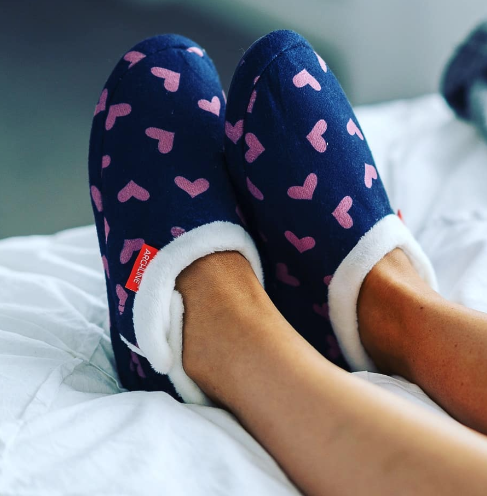 ARCHLINE Orthotic Slippers CLOSED Arch Scuffs Moccasins Pain Relief in Navy Hearts - EUR43