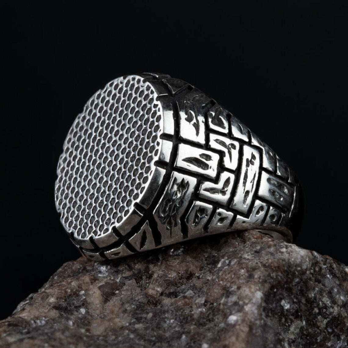 Men's Vintage Pattern Ring Men's Jewellery Unbranded Main image
