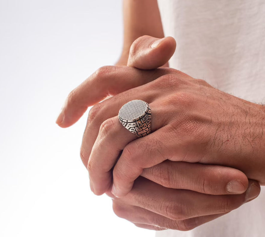 Men's Vintage Pattern Ring Secondary image