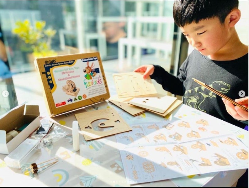 Marble Run Model self assembly construction set with motor ages 10+ Secondary image
