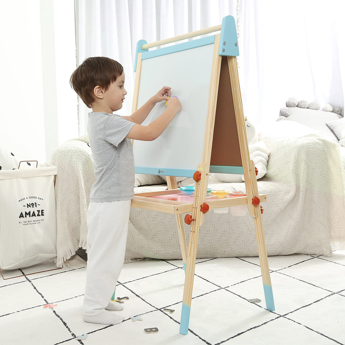 Classic World Multi-Functional Easel Main image