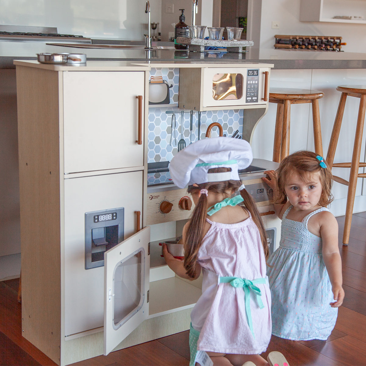 Classic World Superior Kitchen Secondary image