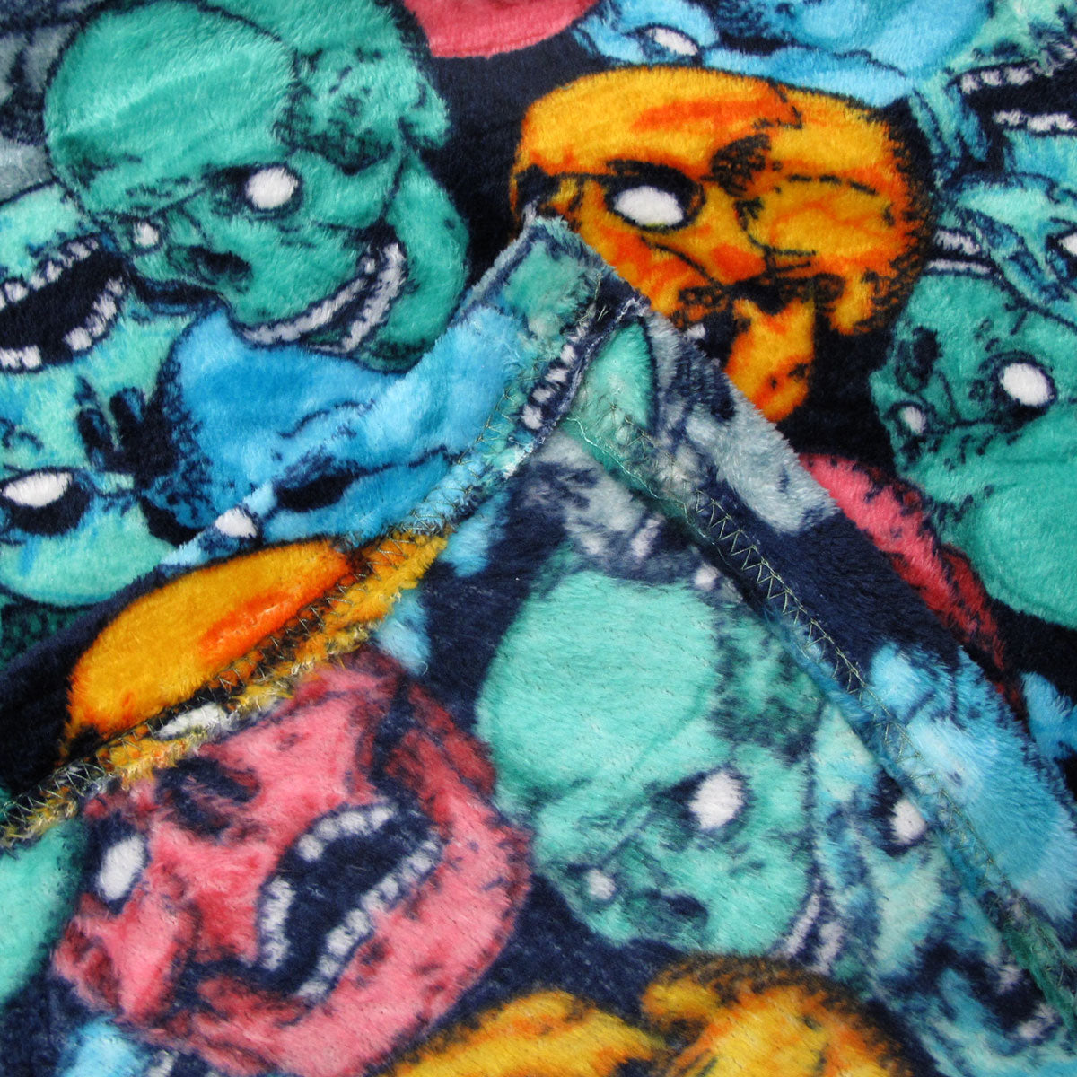 190GSM Boys Cool Ultra Soft Coral Fleece Throw 127 x 152cm Screaming Skulls Secondary image