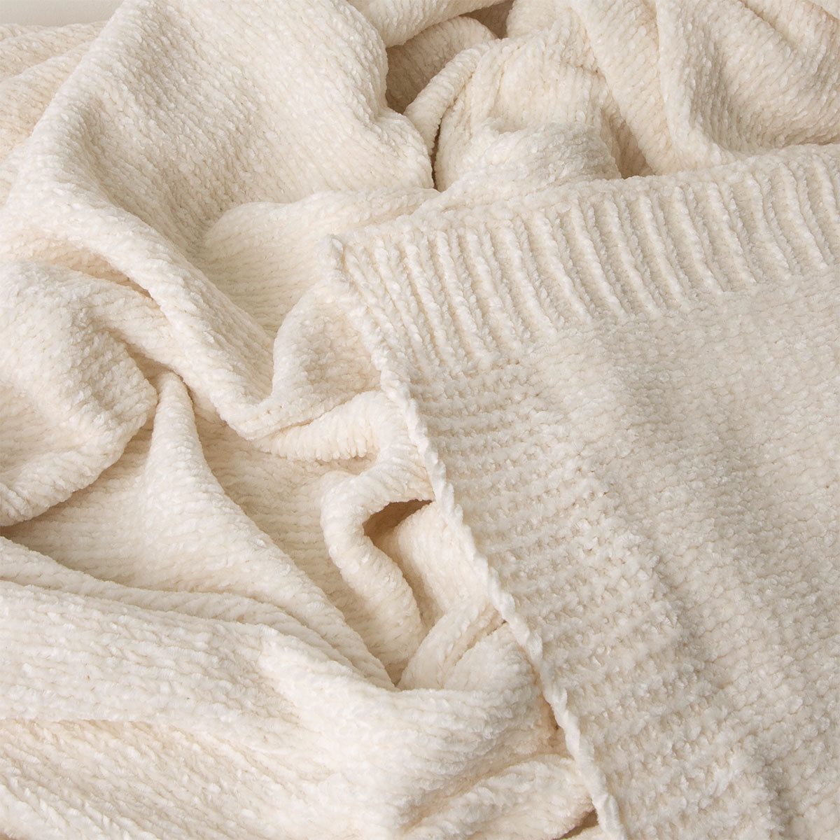J Elliot Home Leslie Chenille Throw 130 x 160 cm Ivory Secondary image