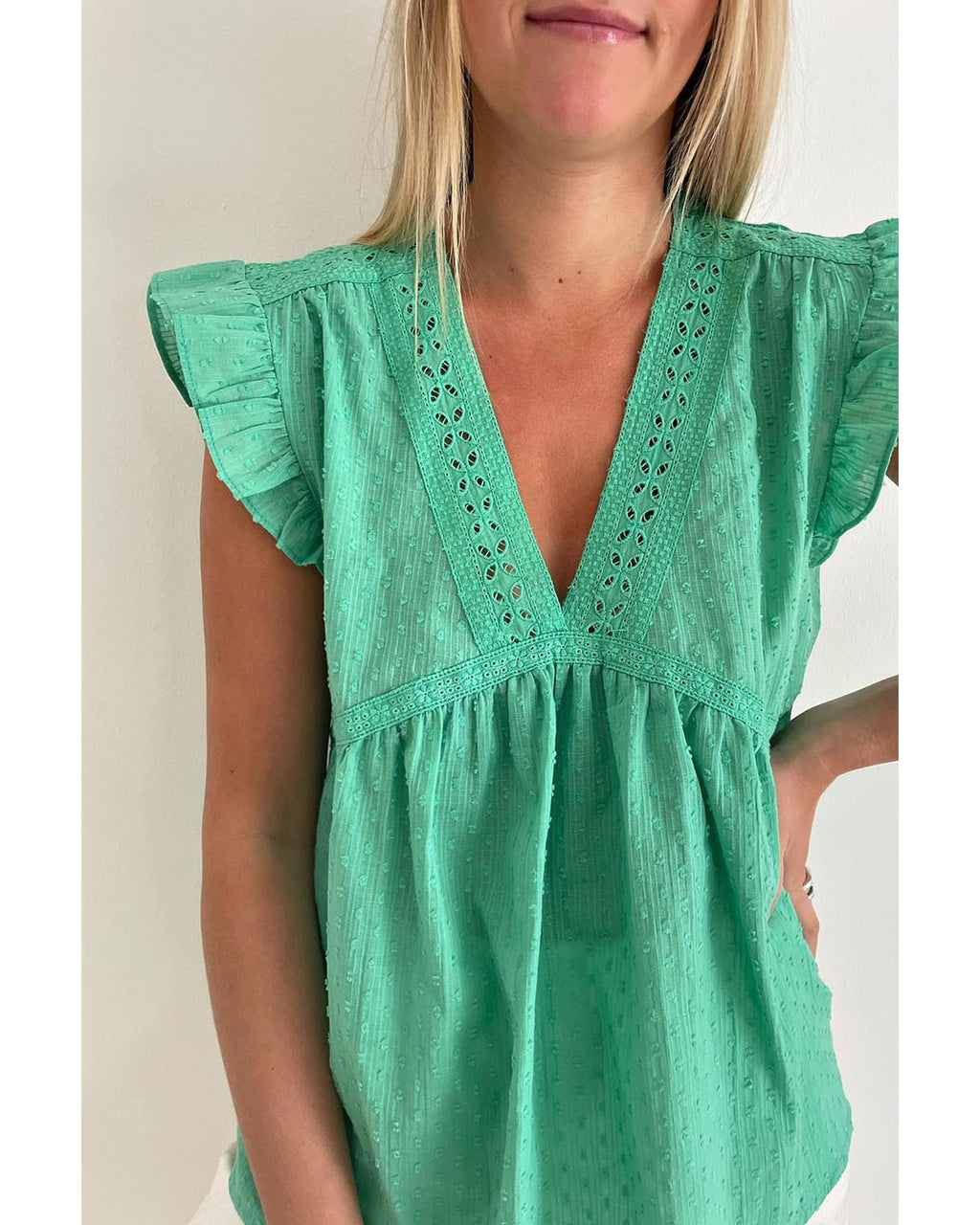 Azura Exchange Eyelet V Neckline Ruffle Swiss Dot Top - XL