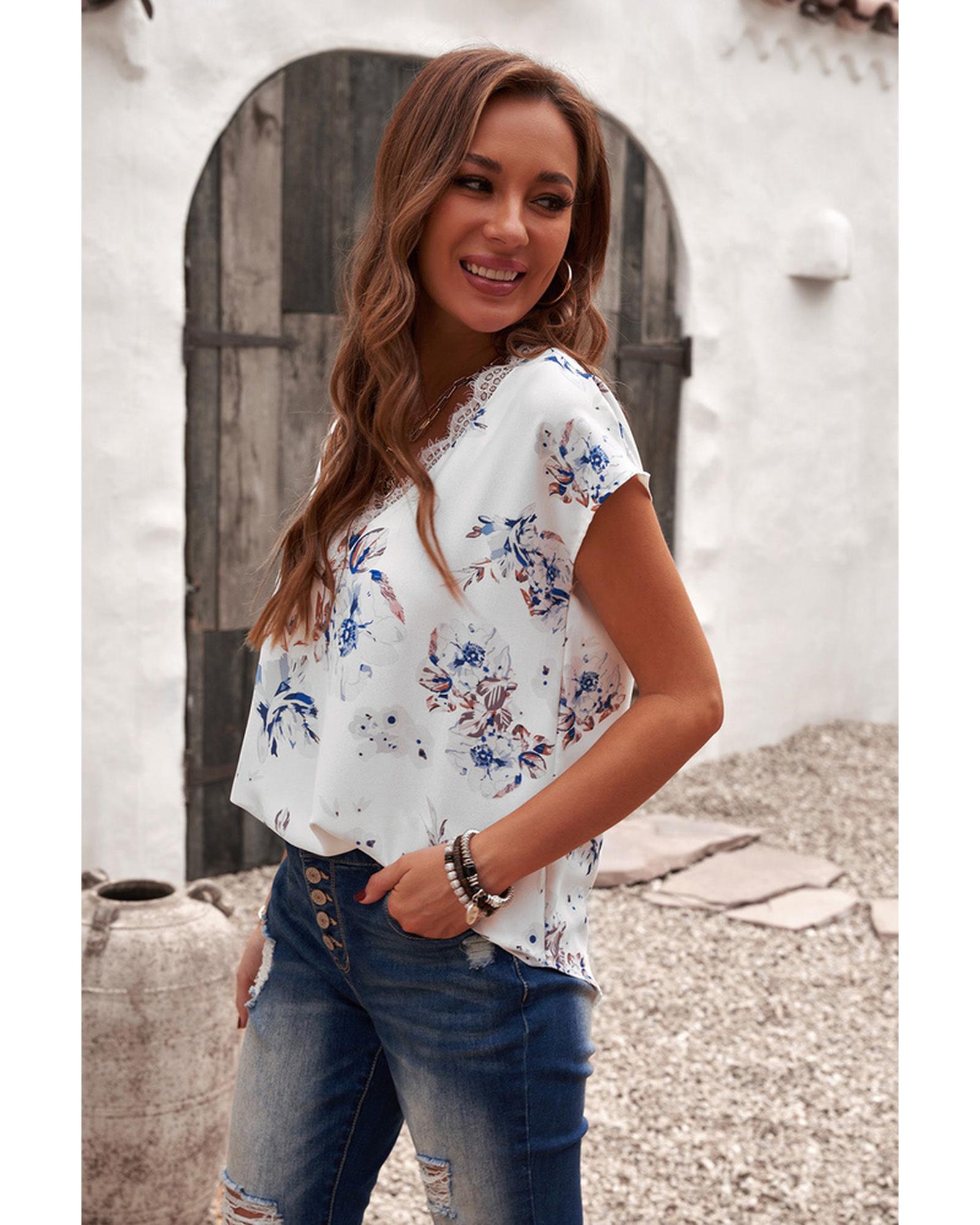 Azura Exchange Scalloped V Neck Short Sleeves Top - L