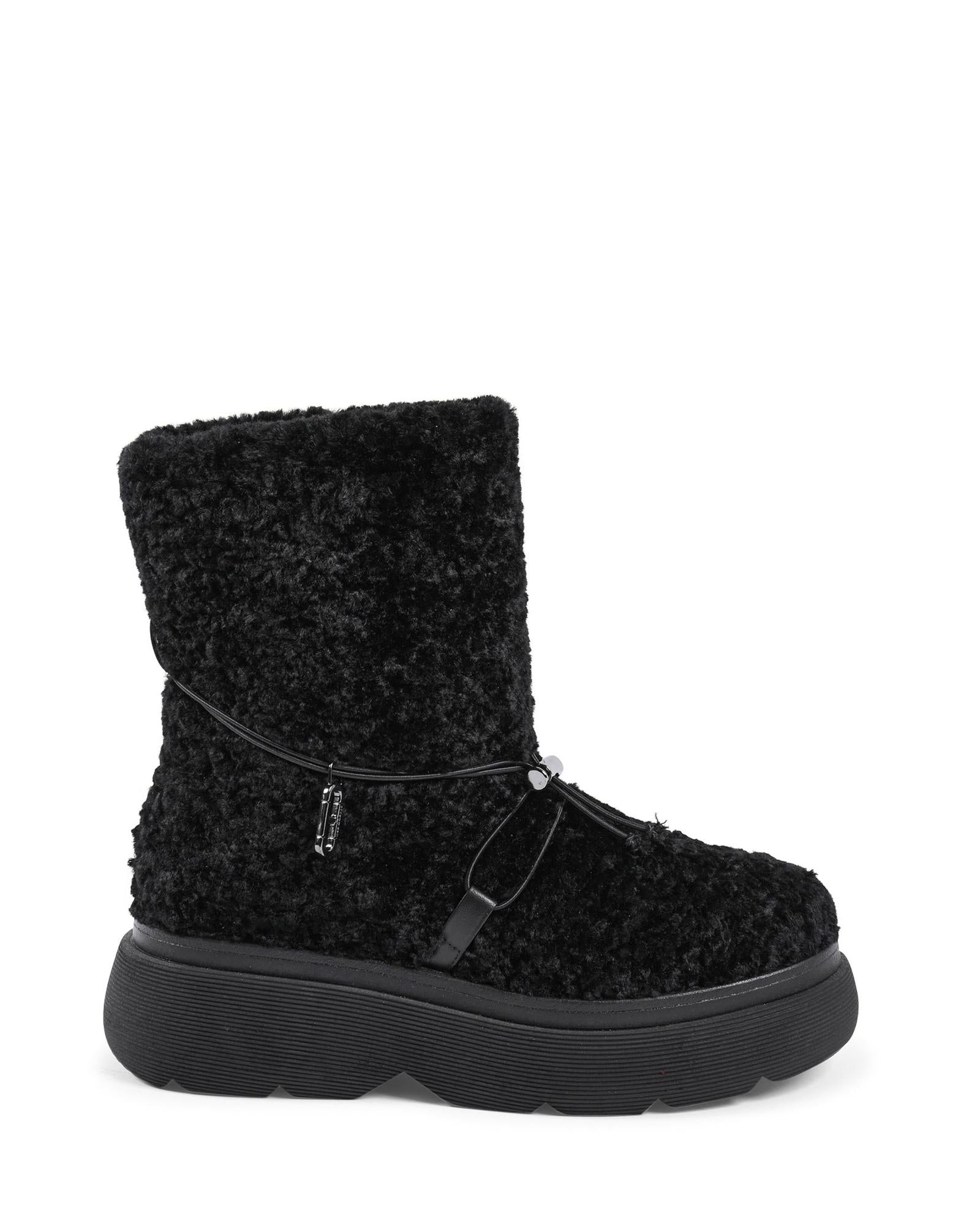 Modern Shearling Ankle Boot with Rubber Soles - 36 EU Main image