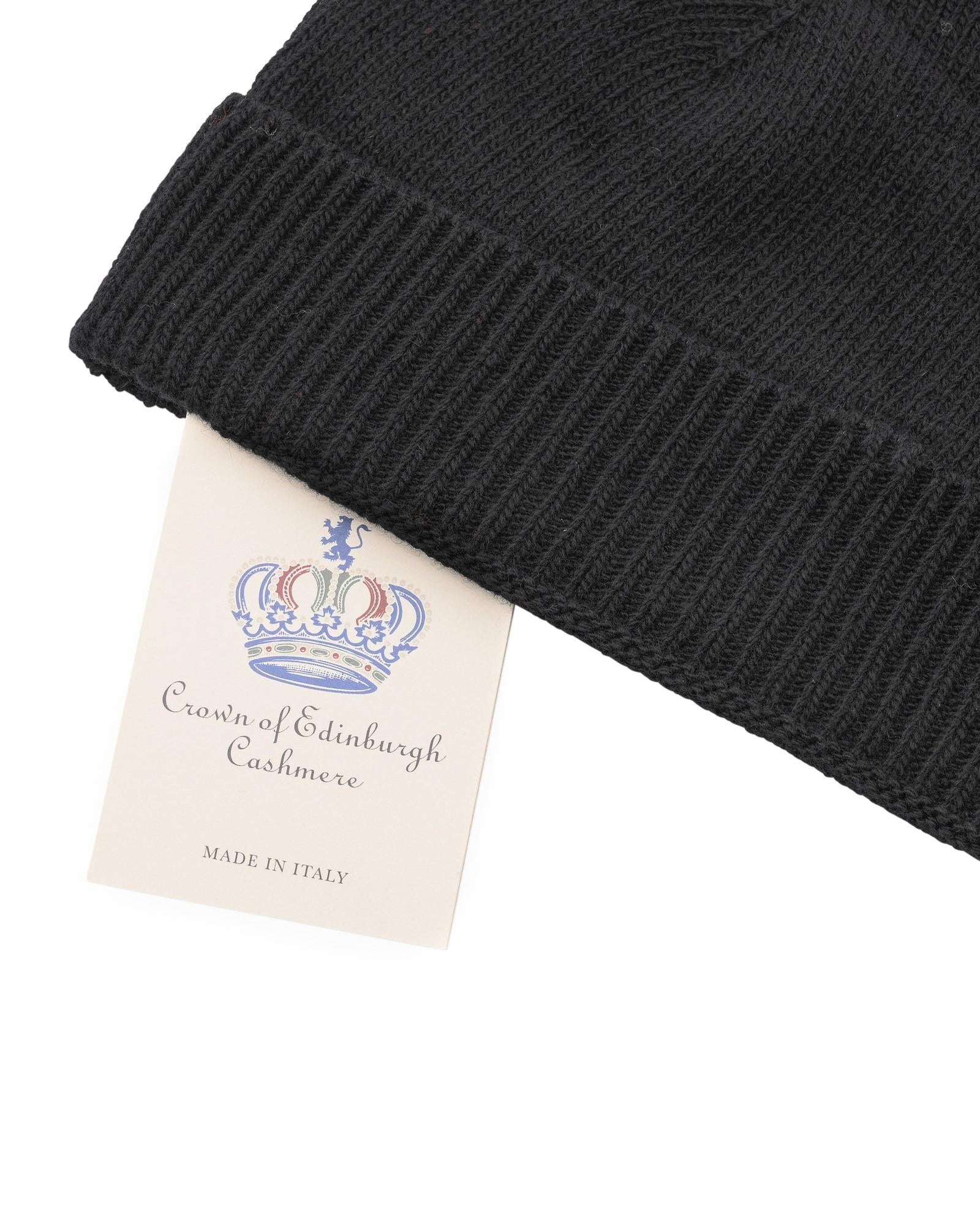 Crown of Edinburgh Cashmere Women's Cashmere Womens Classic Beanie in Black - One Size Secondary image