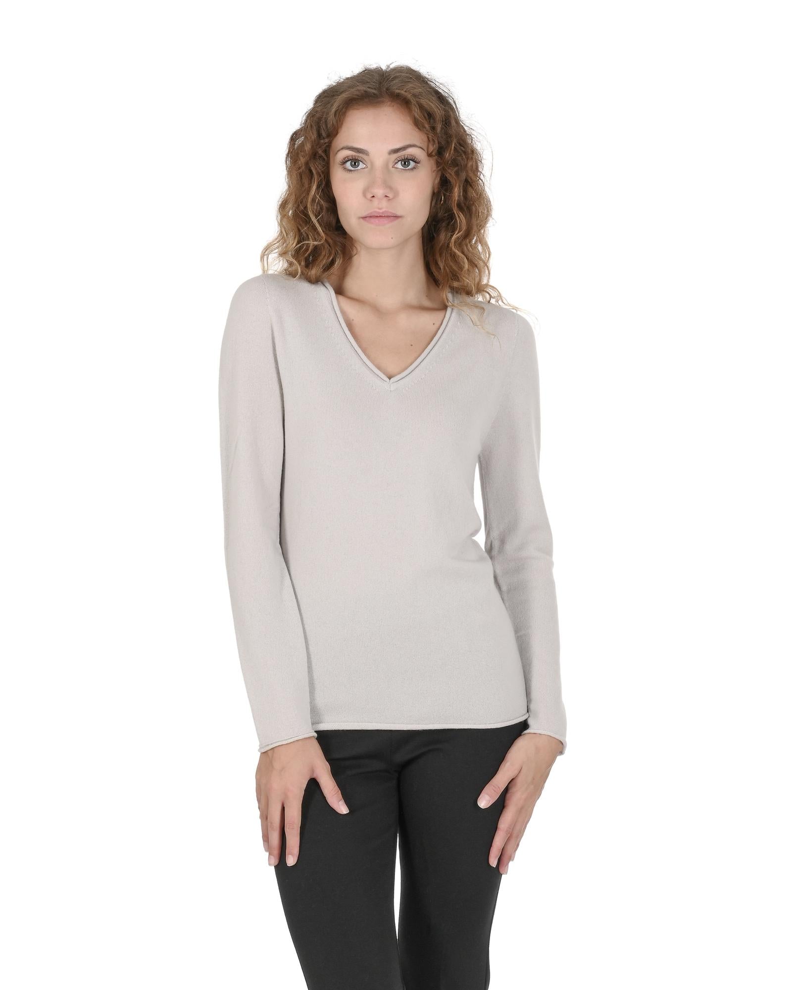 Crown of Edinburgh Cashmere Women's Premium Italian Cashmere V-Neck Sweater in Grey - 40 EU Main image