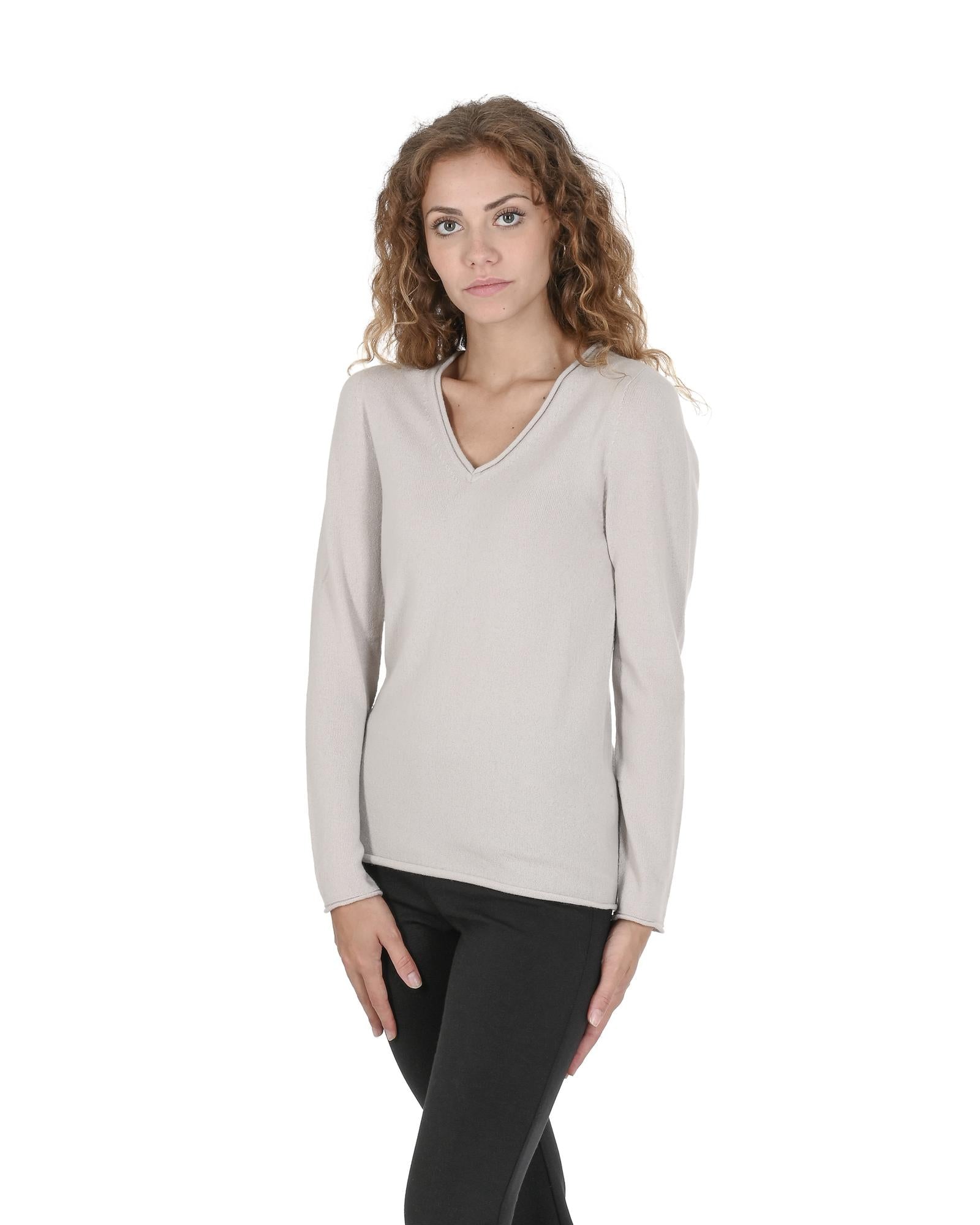 Crown of Edinburgh Cashmere Women's Premium Italian Cashmere V-Neck Sweater in Grey - 40 EU Secondary image