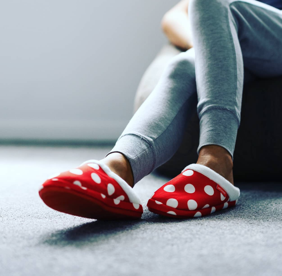 ARCHLINE Orthotic Slippers Slip On Scuffs Pain Relief Moccasins - Red Polka Dot - EUR 37 (Womens US 6)