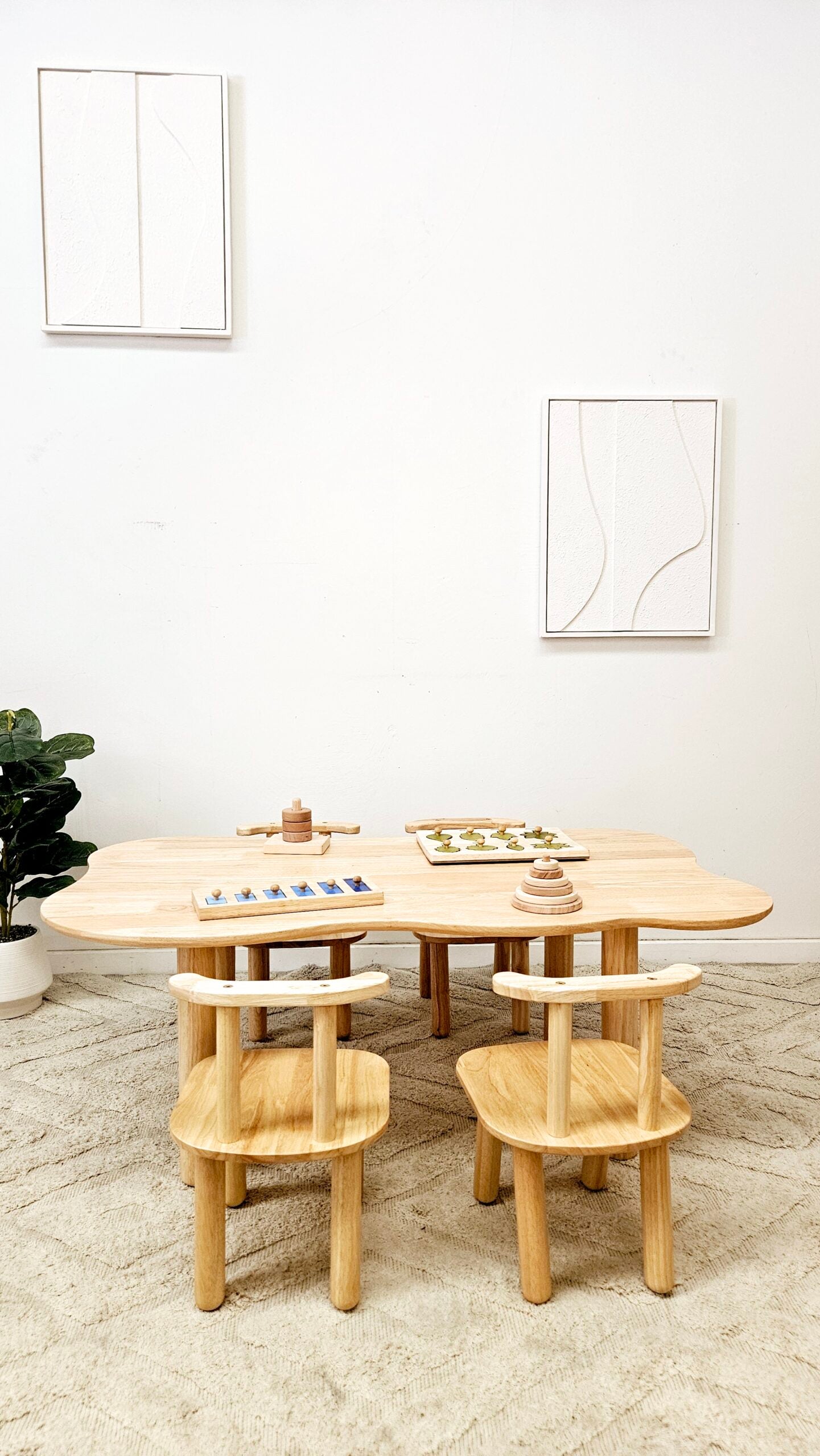 Child hardwood cloud table with 4 chairs Secondary image