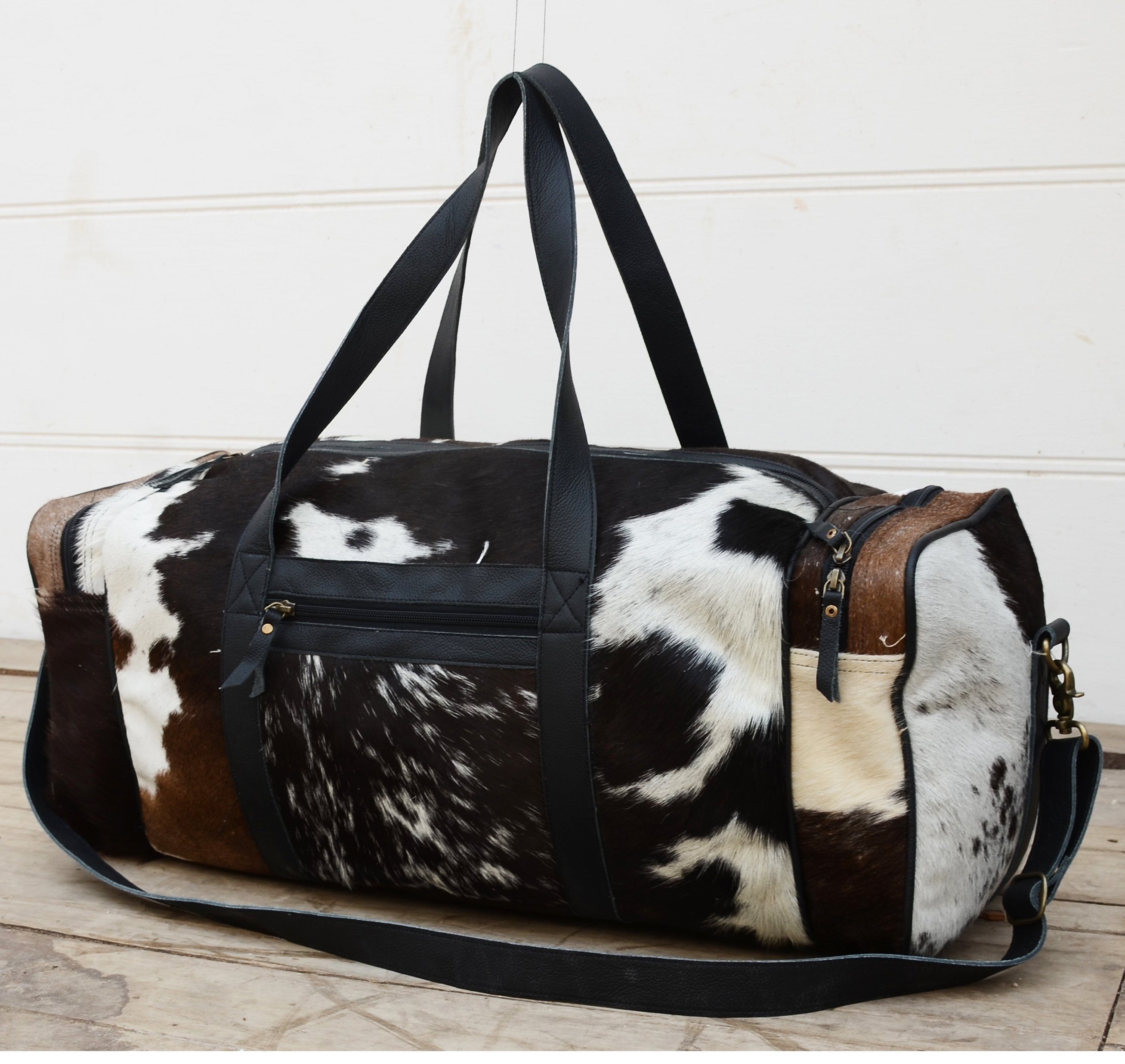 COWHIDE PATCH OVERNIGHT BAG Secondary image