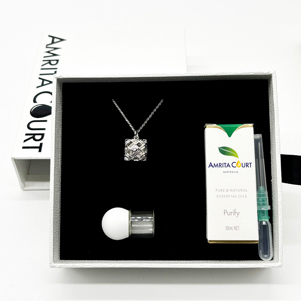 Gift Box - Chest White Gold Aroma Necklace + Purify Oil Blend Main image