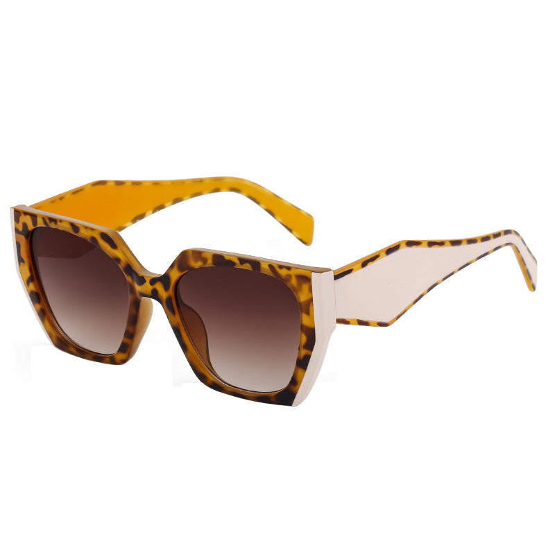 Tortoiseshell Oversized Sunglasses | UV400 Retro Chic Eyewear for Women Main image