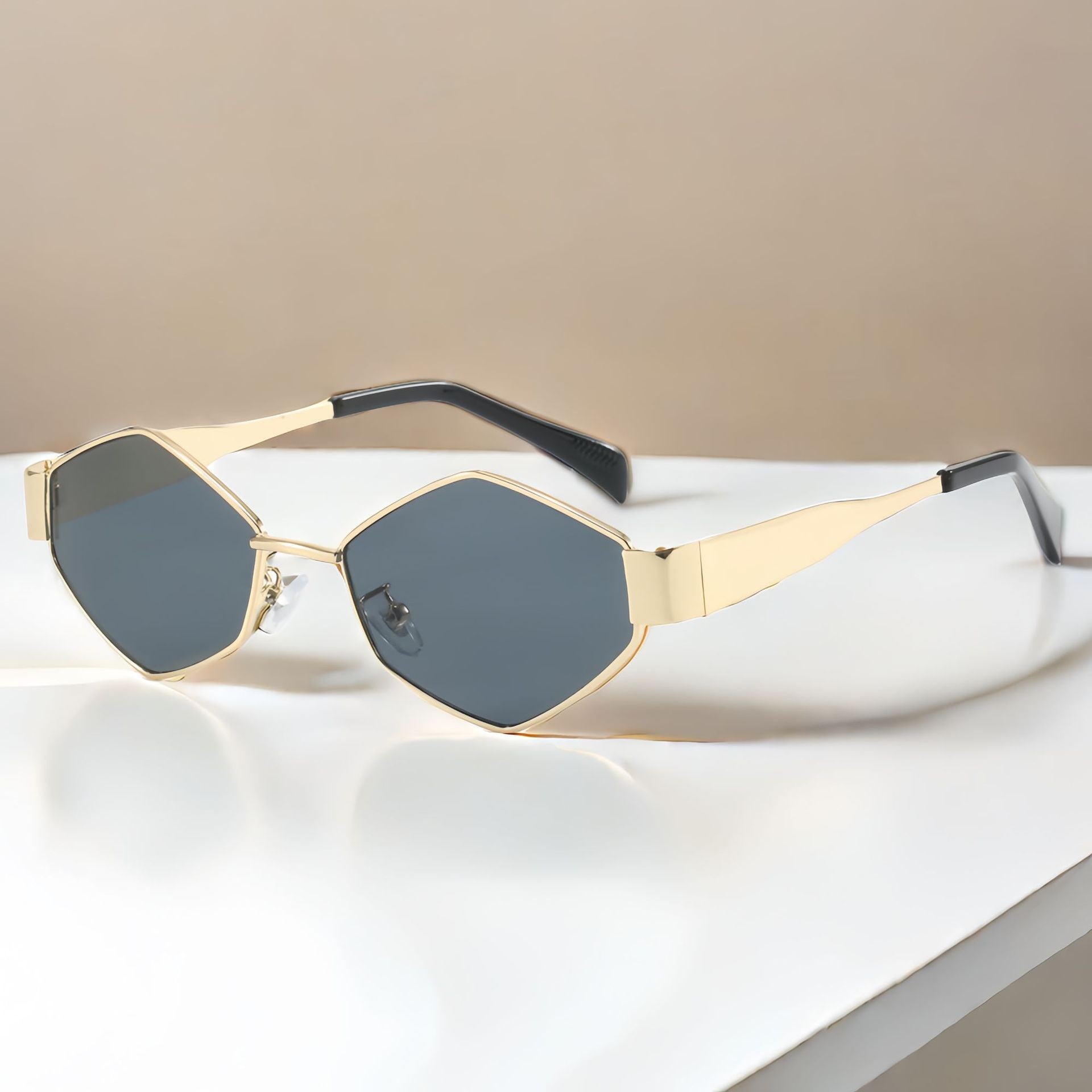Chic Geometric Sunglasses Women's Fashion Metal Frame Sun Glasses Men Vintage Non-Mirrored Lenses Optical Gafas UV400 Main image