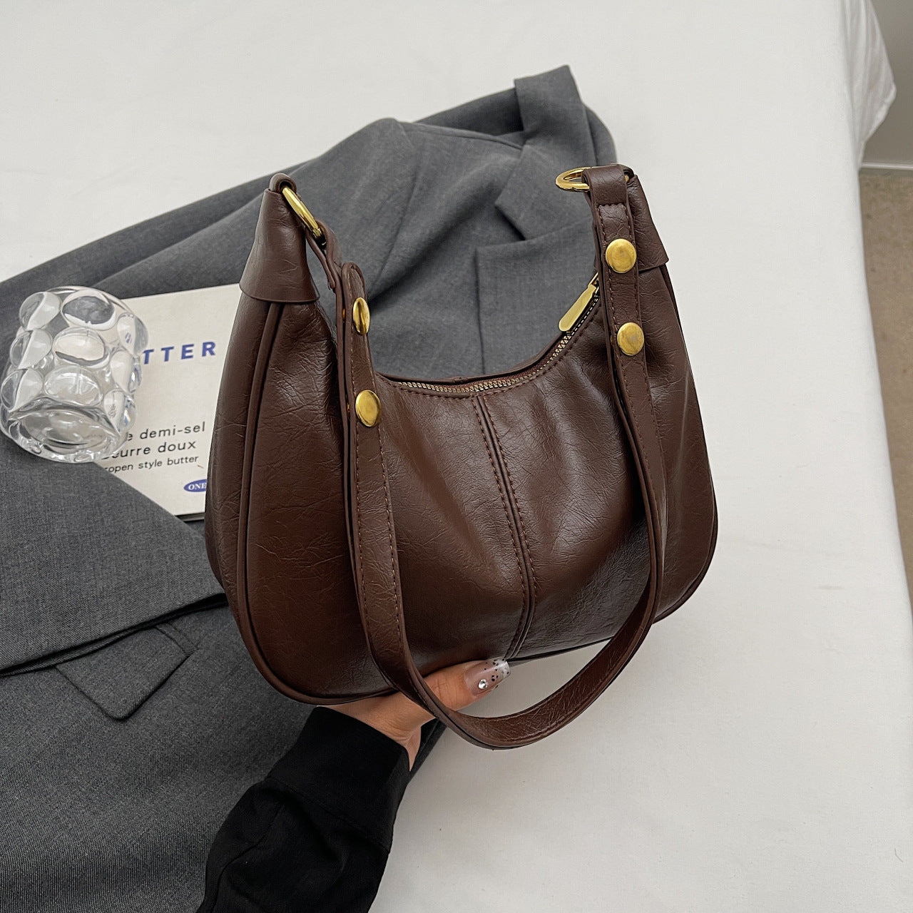 Brown Vintage Faux Leather Hobo Shoulder Bag - Classic and Versatile Handbag Main image