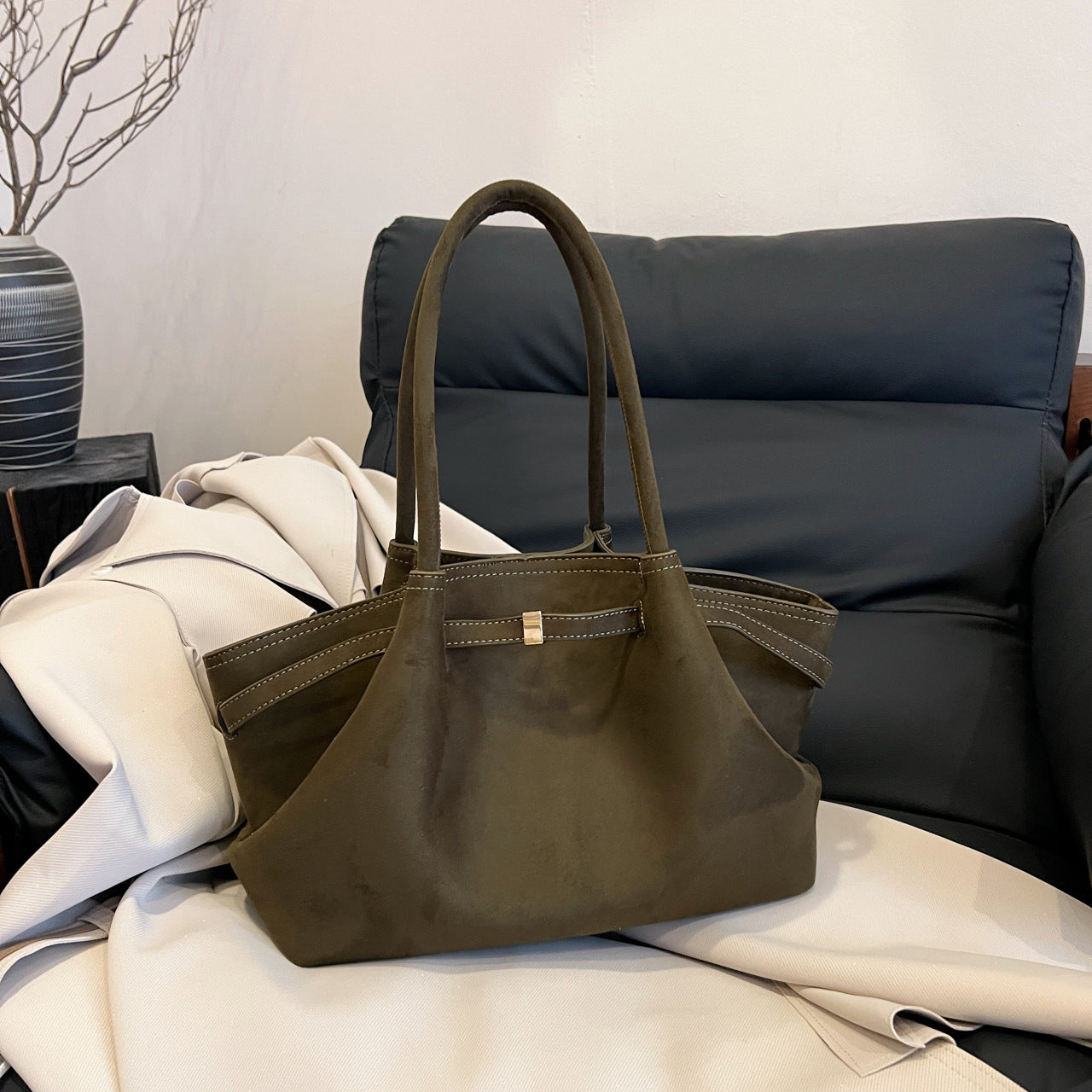 Green Elegant Suede Tote Bag - Soft and Stylish Handbag for Everyday Use Main image