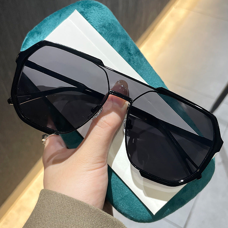 Black Frame Gray Tablets Unisex Oversized Aviator Metal Frame Sunglasses - Retro Fashion Eyewear with AC Lenses Main image