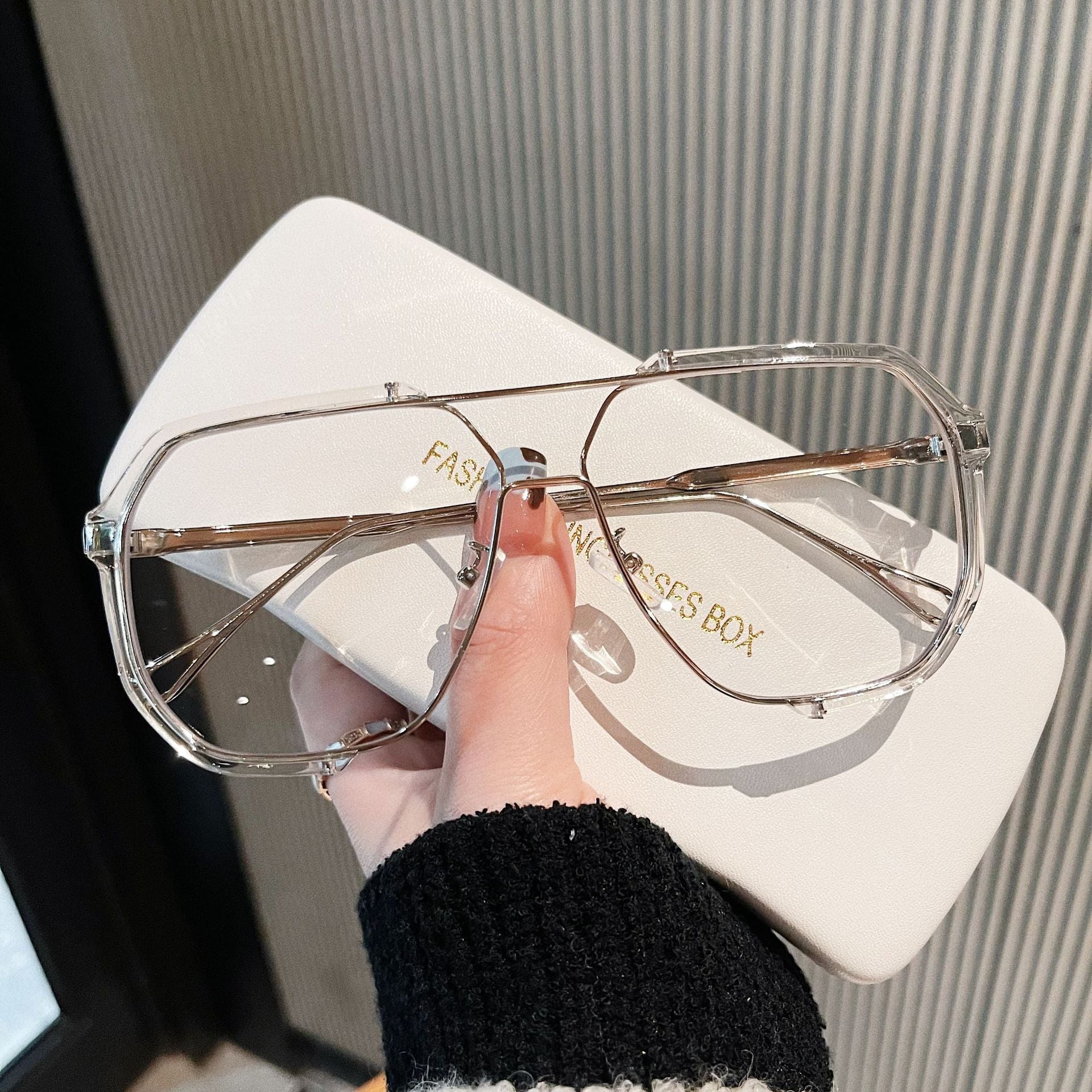 Transparent White Tablets Unisex Oversized Aviator Metal Frame Sunglasses - Retro Fashion Eyewear with AC Lenses Main image