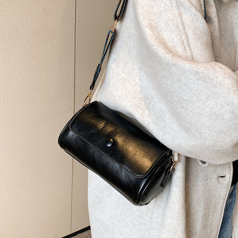 Black Vintage PU Leather Shoulder Bag with Adjustable Strap - Compact and Stylish Main image